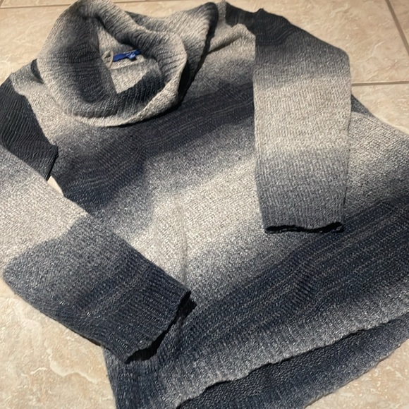 Sweater - Picture 3 of 3